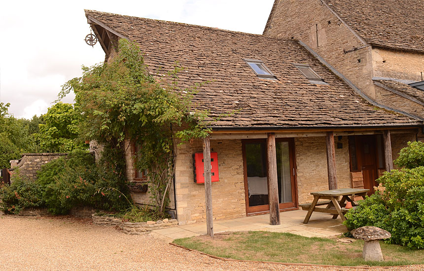 Self-Catering-Cottages-Ciderloft-01